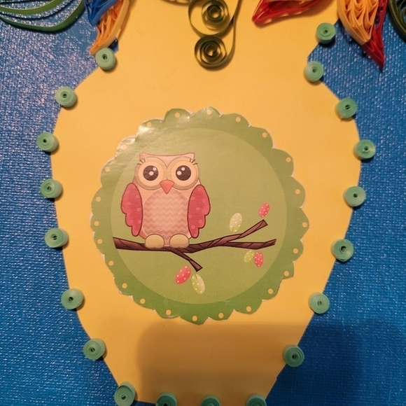 Quilled bouquet of flowers in vase - Picture 2 of 3